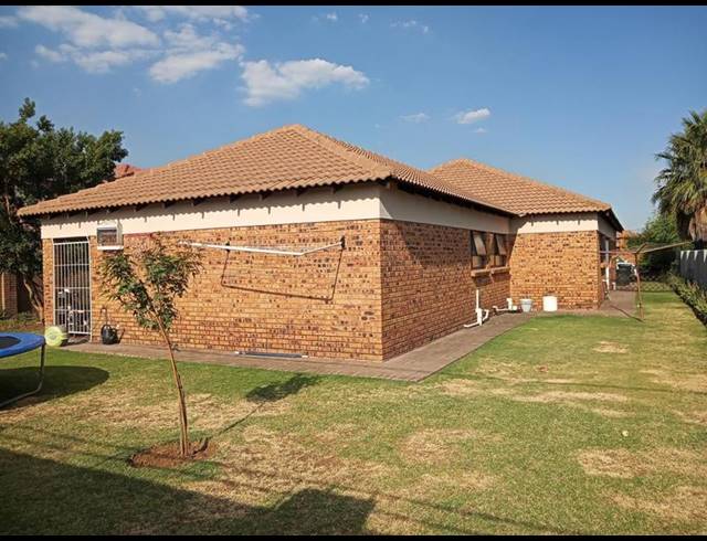 3 BEDROOM HOUSE FOR SALE IN VANDERBIJLPARK SE 8